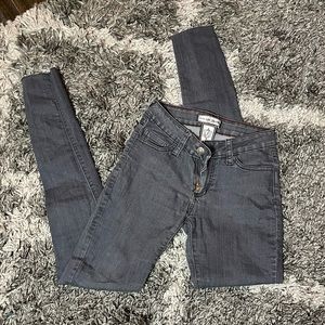 Gray skinny jeans———ON SALE LOOK AT DETAILS BELOW